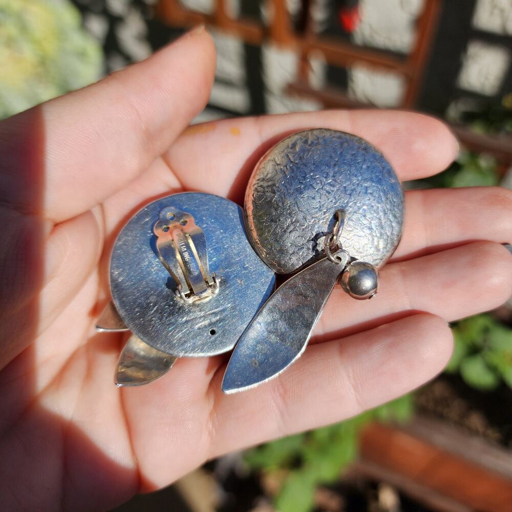 Vtg Susan Cummings Earrings Hammered Sterling Silver Dreamcatcher Feather Clips - Picture 13 of 13